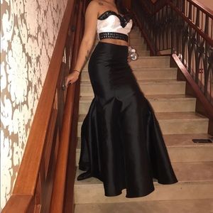 2 piece prom fit. Size small